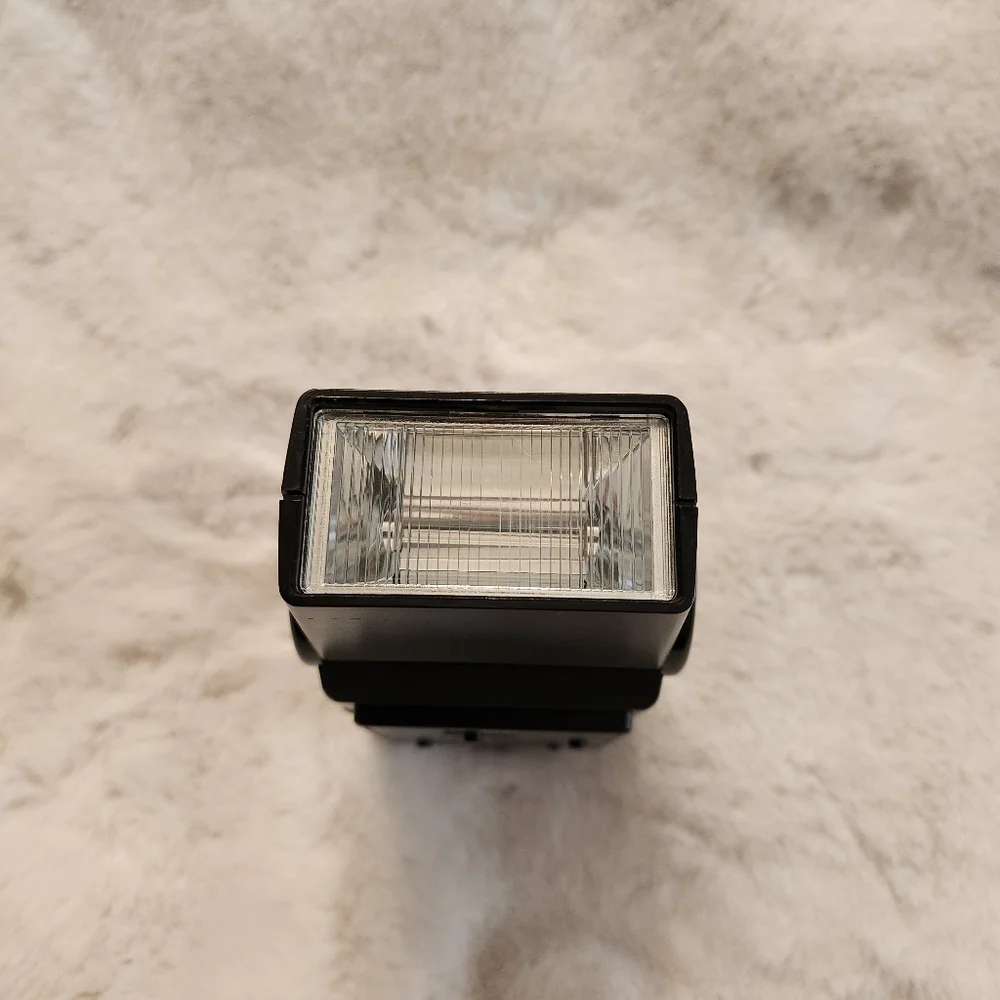 Vivitar Auto Thyristor 550FD Shoe Mount Camera Flash Untested